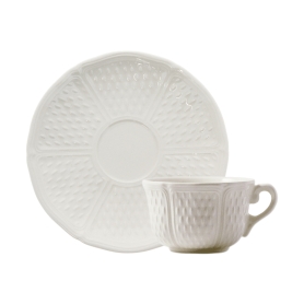 2 tea cups and saucers