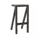 sgabello nero schizzato